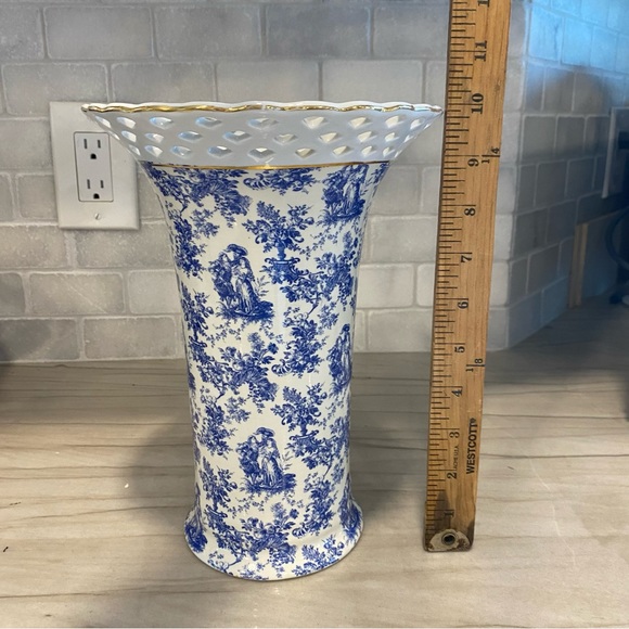 Vintage Accents Vintage Blue And White Toile Vase Formalities Baum